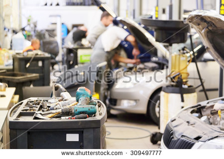 stock-photo-interior-of-a-car-repair-shop-309497777 - Blom Voertuigen